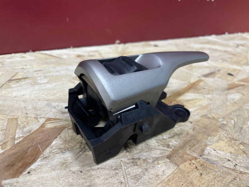 Внутренняя  ручка двери