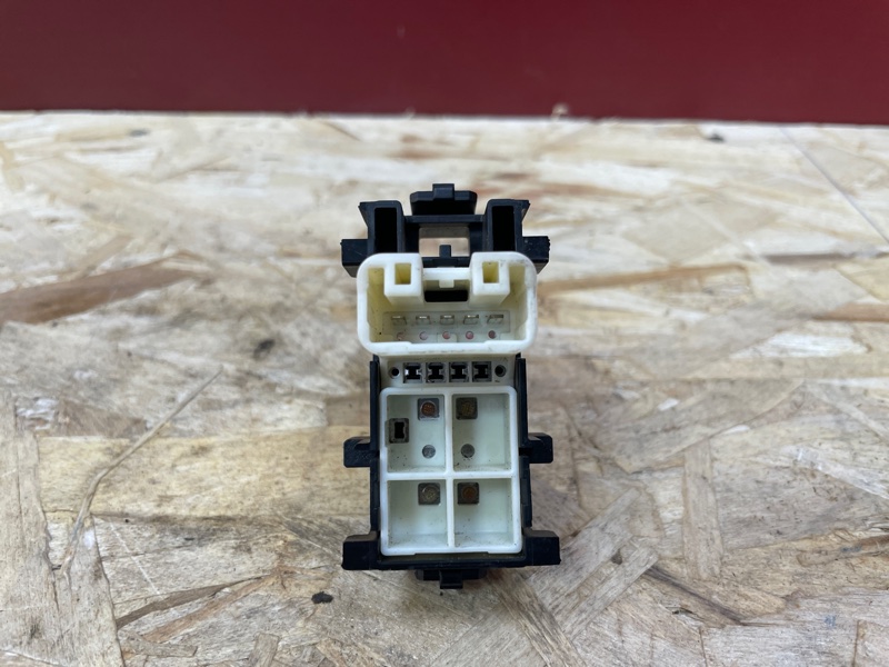 Кнопка стеклоподъемника