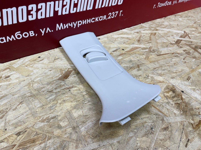 Обшивка средней стойки