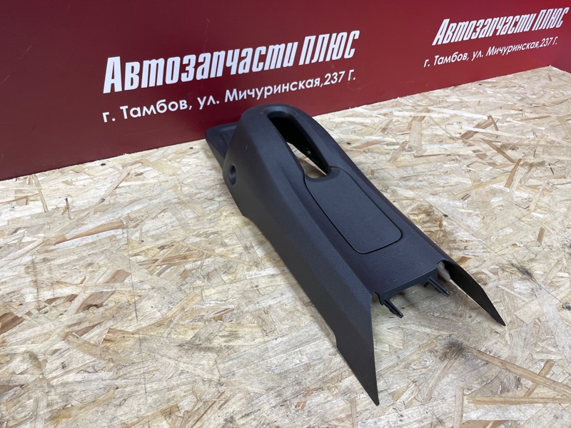 Консоль между сидений