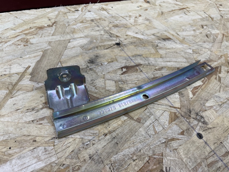 Направляющая стекла     двери