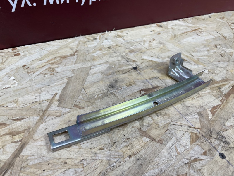 Направляющая стекла     двери