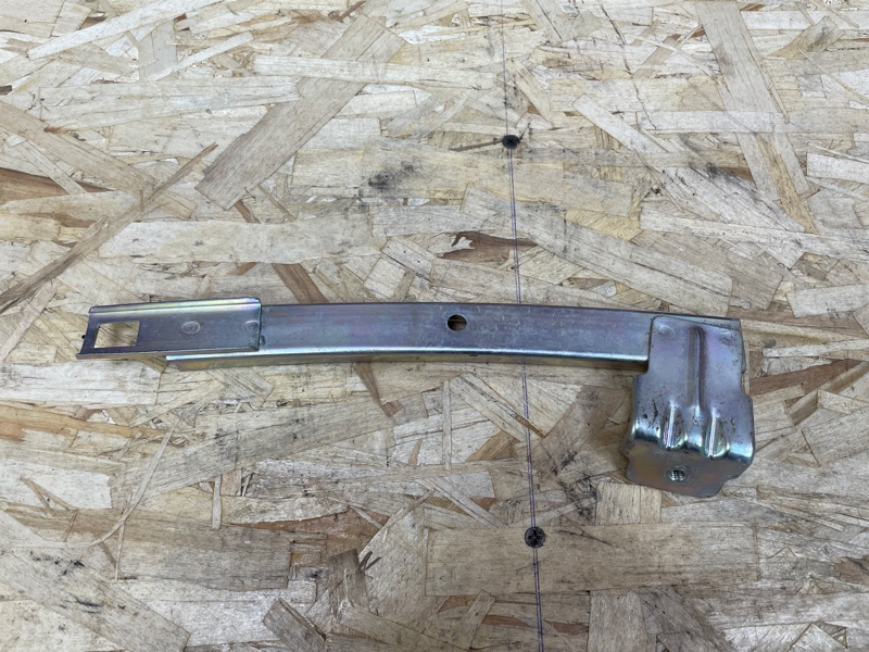 Направляющая стекла     двери