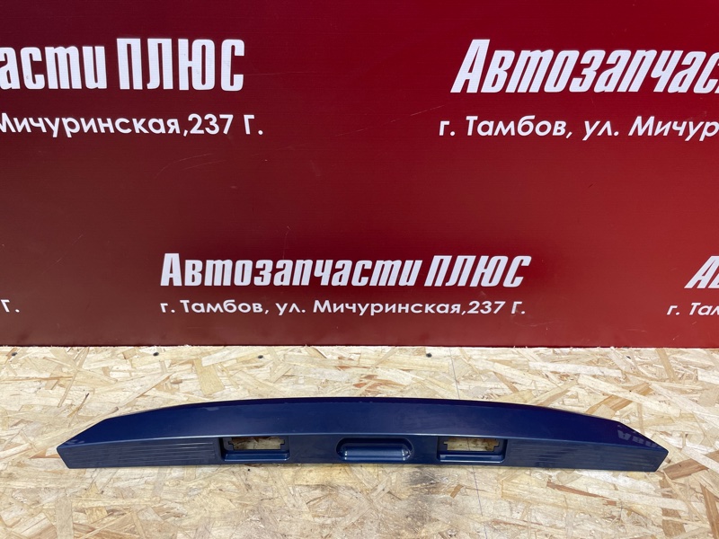 Накладка крышки багажника