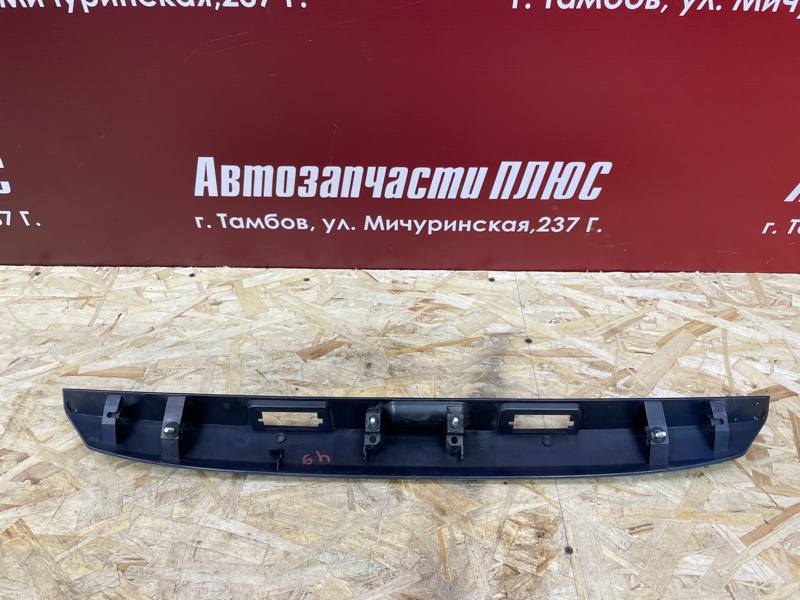 Накладка крышки багажника