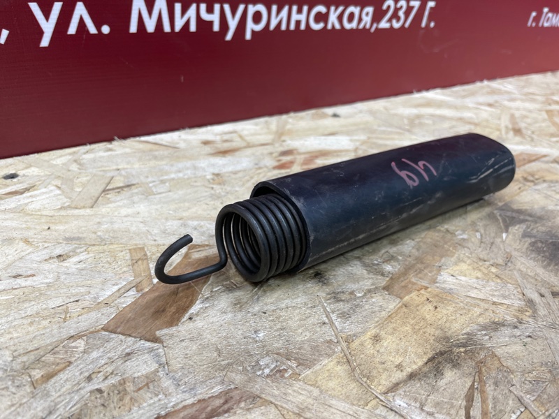 Пружина крышки багажника