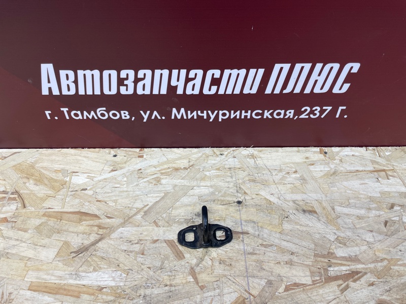 Петля замка багажника