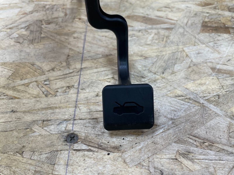 Ручка открывания капота