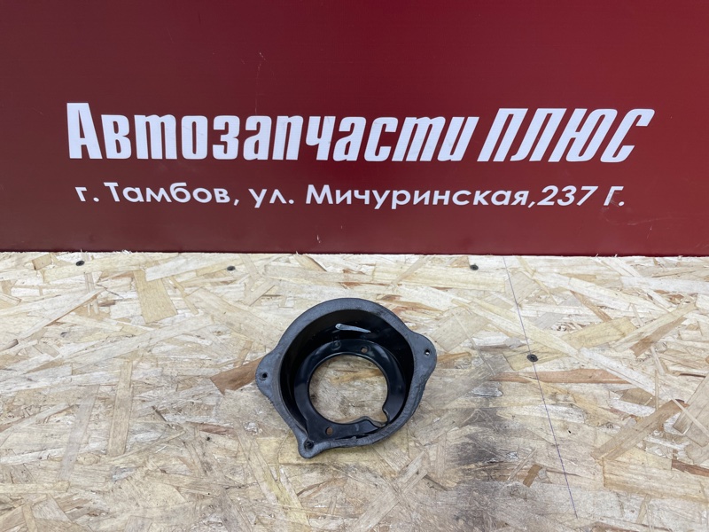 Горловина лючка бензобака