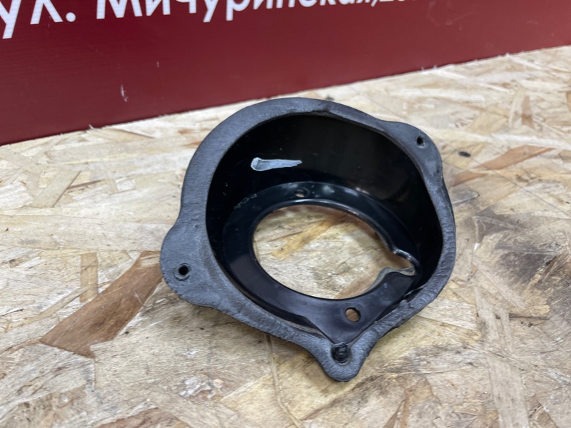 Горловина лючка бензобака