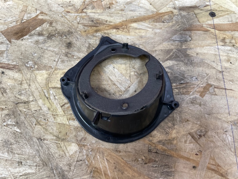 Горловина лючка бензобака