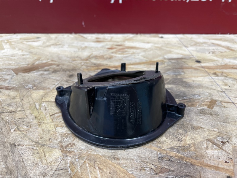 Горловина лючка бензобака