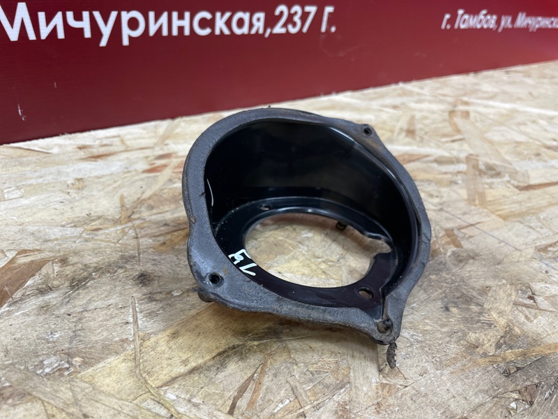 Горловина лючка бензобака