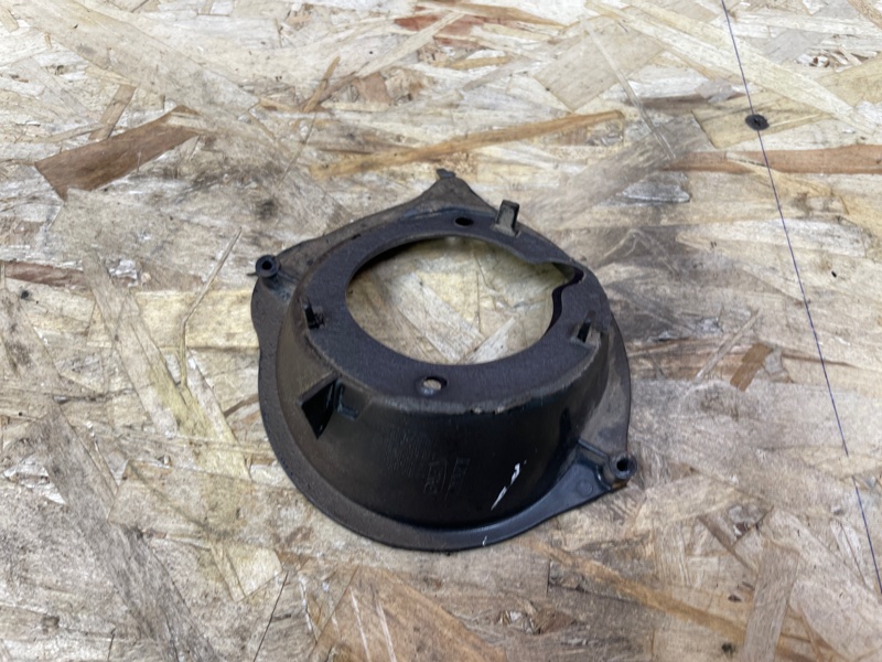 Горловина лючка бензобака