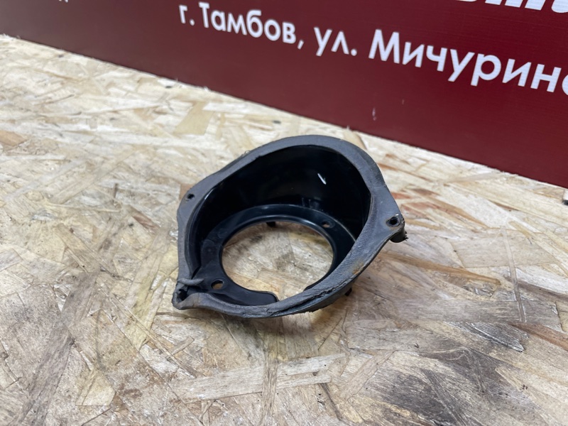 Горловина лючка бензобака