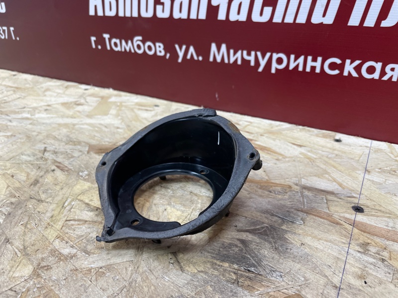 Горловина лючка бензобака