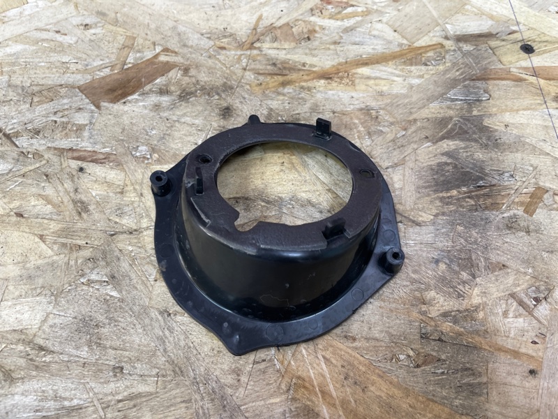 Горловина лючка бензобака