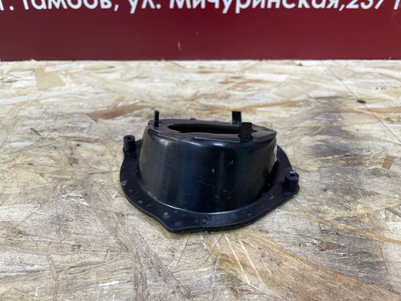 Горловина лючка бензобака