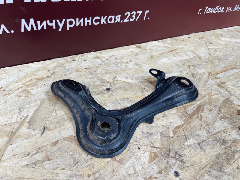 Кронштейн подрамника