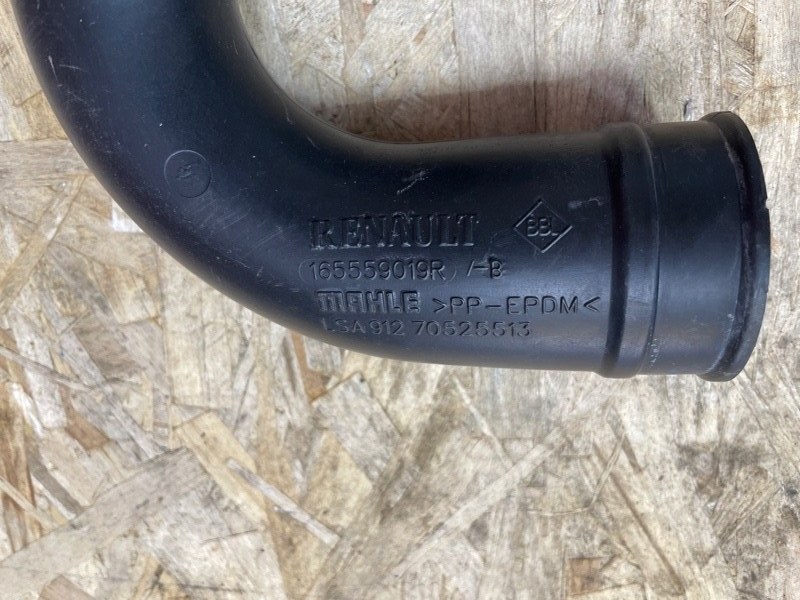 Патрубок воздушного фильтра