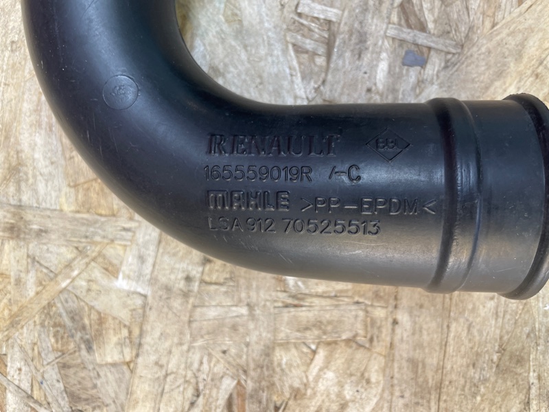 Патрубок воздушного фильтра