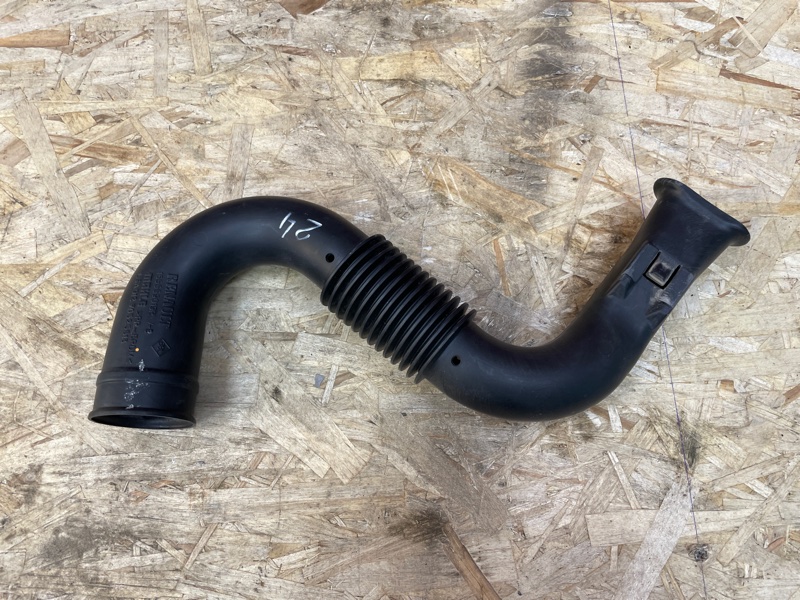 Патрубок воздушного фильтра