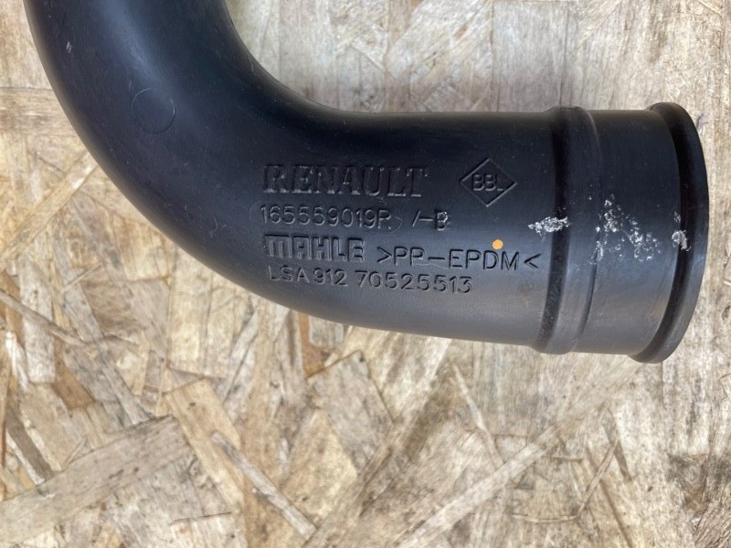 Патрубок воздушного фильтра