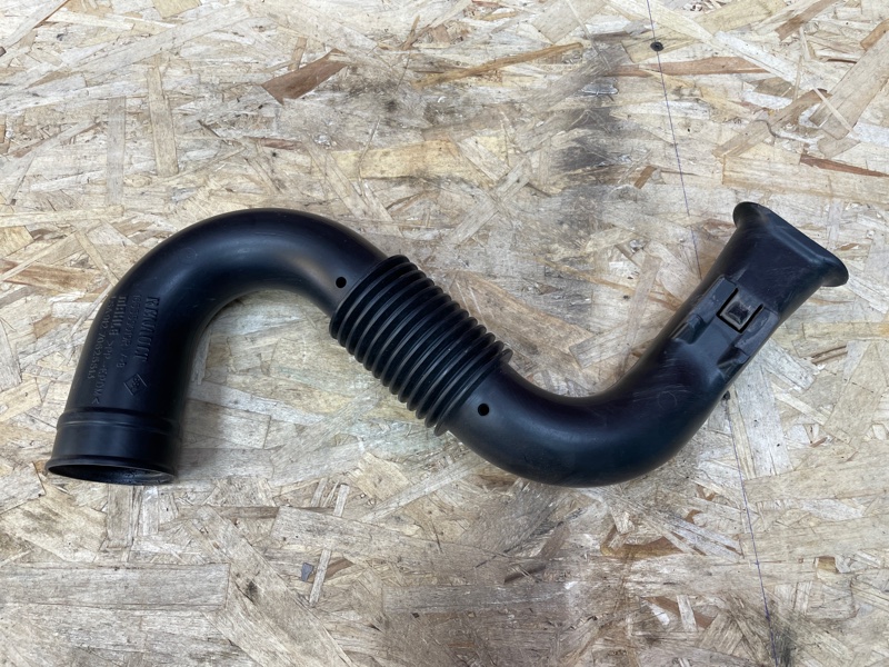 Патрубок воздушного фильтра