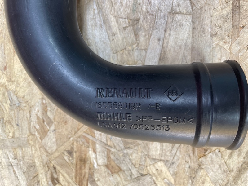 Патрубок воздушного фильтра