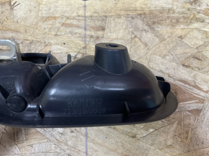 Внутренняя ручка     двери