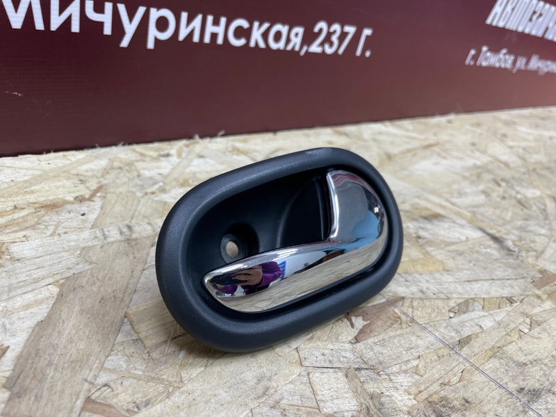 Внутренняя  ручка двери