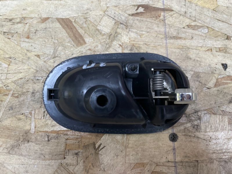 Внутренняя  ручка двери