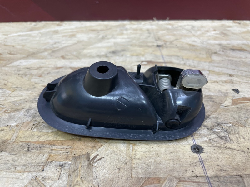 Внутренняя  ручка двери