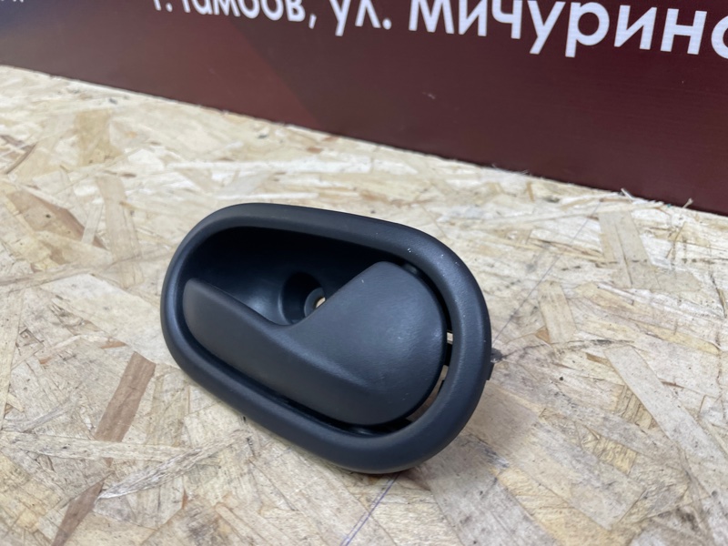 Внутренняя  ручка двери