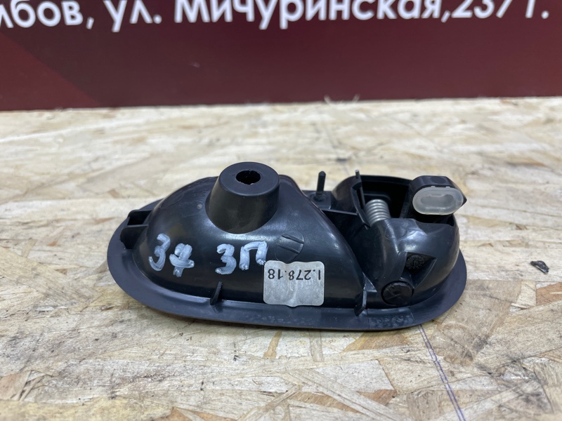 Внутренняя  ручка двери