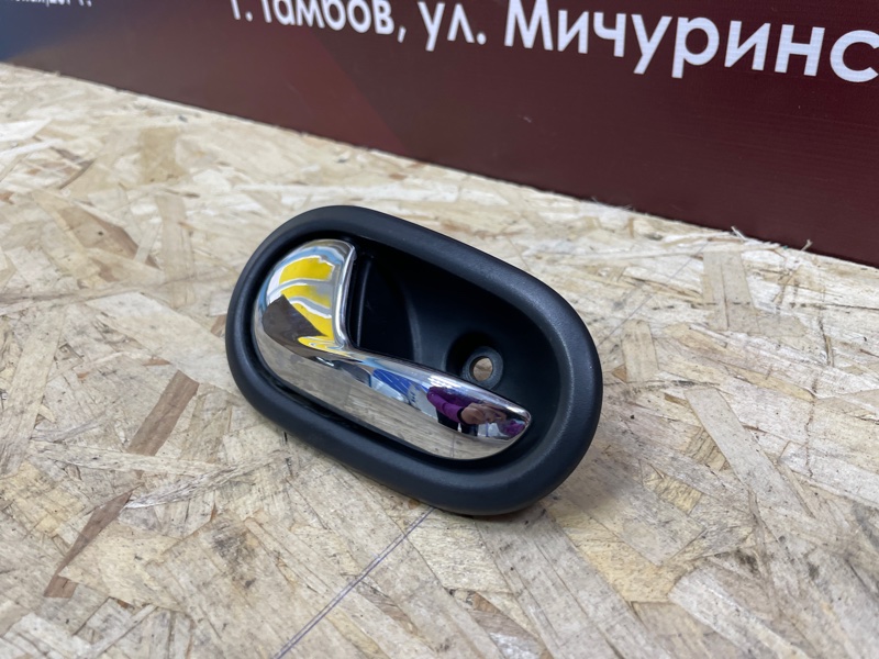 Внутренняя  ручка двери