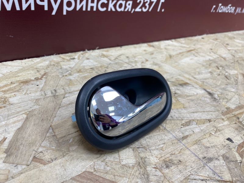 Внутренняя  ручка двери