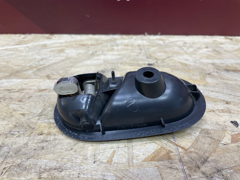 Внутренняя  ручка двери