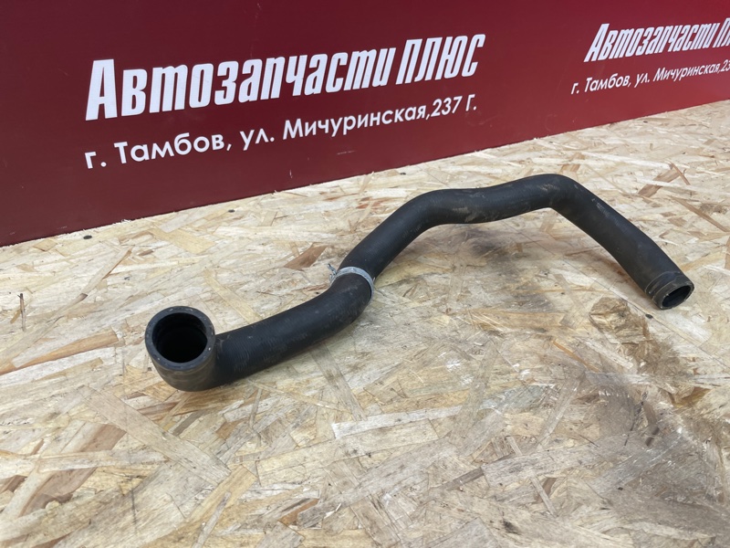 Верхний патрубок радиатора