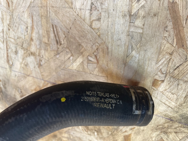 Верхний патрубок радиатора