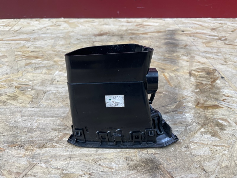 Воздушный дефлектор салона