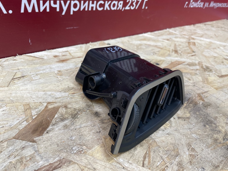 Воздушный дефлектор салона