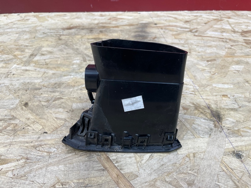 Воздушный дефлектор салона