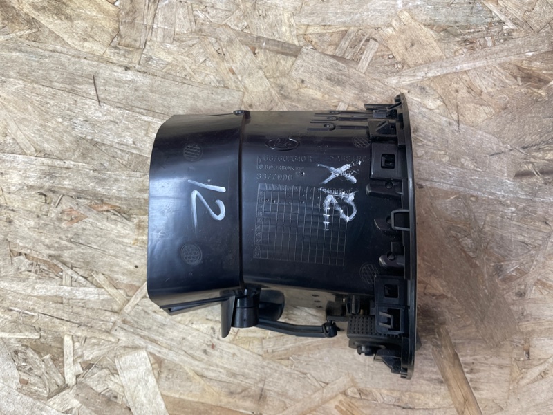 Воздушный дефлектор салона