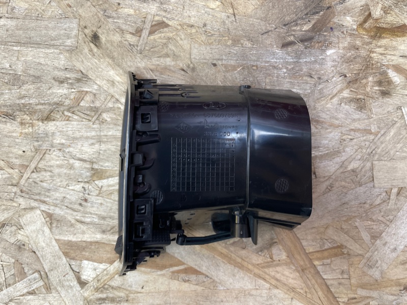 Воздушный дефлектор салона