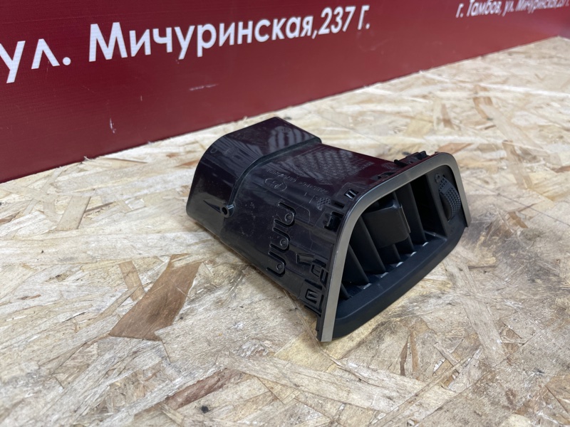 Воздушный дефлектор салона