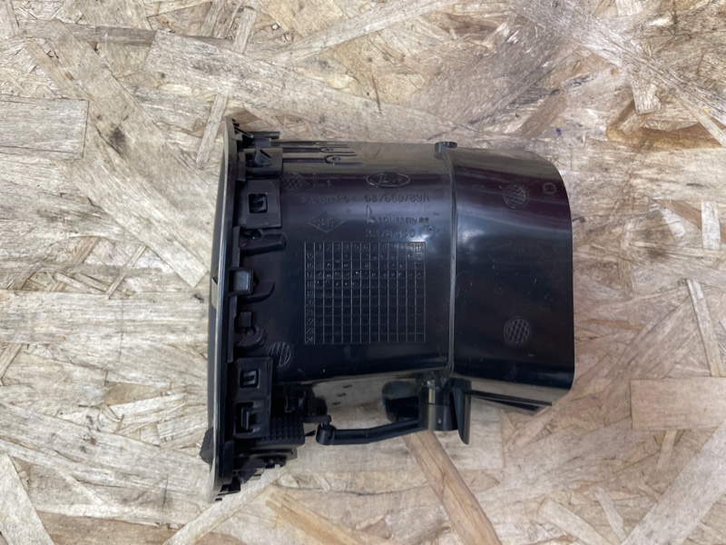 Воздушный дефлектор салона