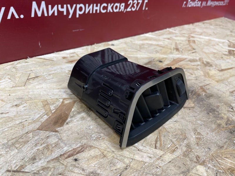 Воздушный дефлектор салона