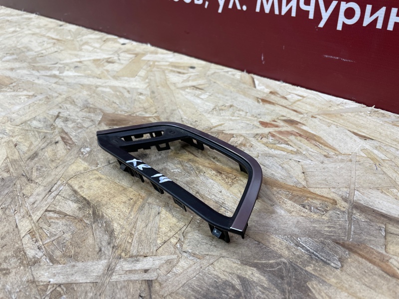 Накладка воздушного дефлектора салона