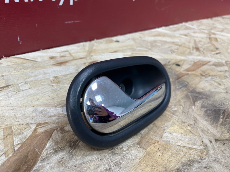 Внутренняя  ручка двери